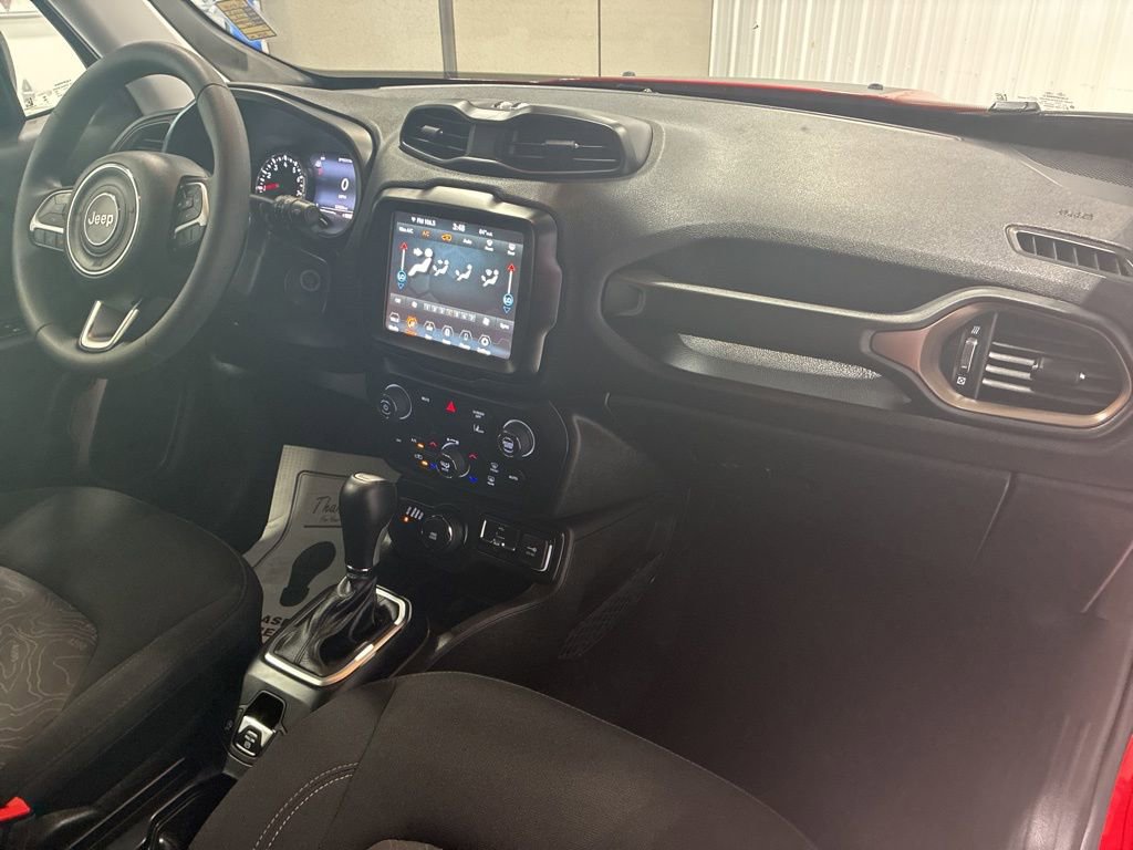 Used 2023 Jeep Renegade Latitude AWD/4WD image 48