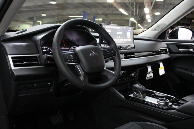 New 2026 Mitsubishi Outlander Trail Edition image 5