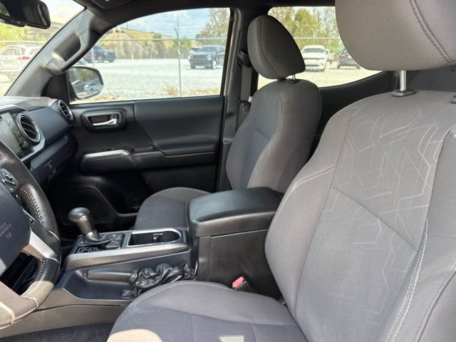 Used 2019 Toyota Tacoma TRD Off-Road AWD/4WD image 4