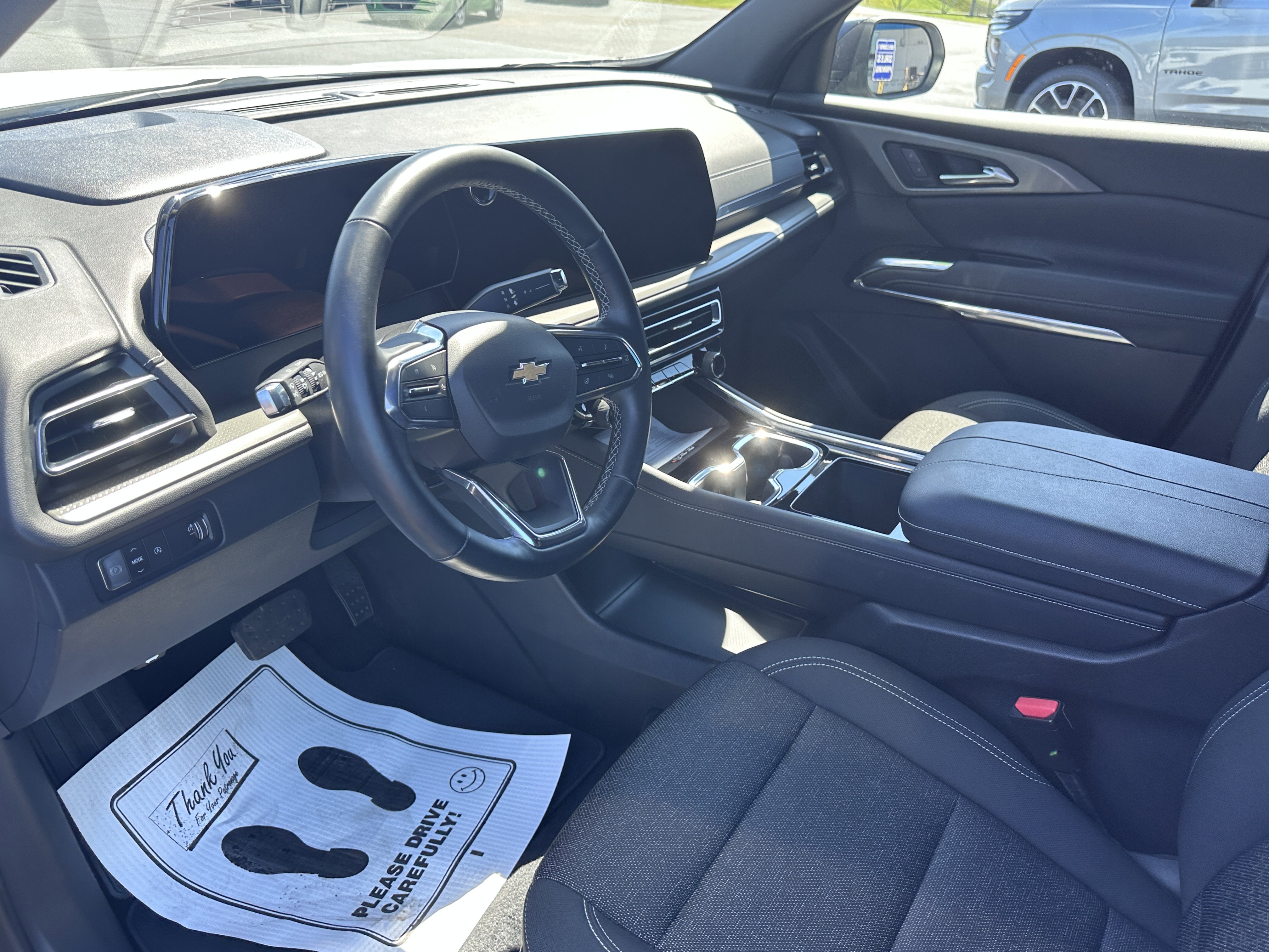 Used 2025 Chevrolet Traverse LT image 14