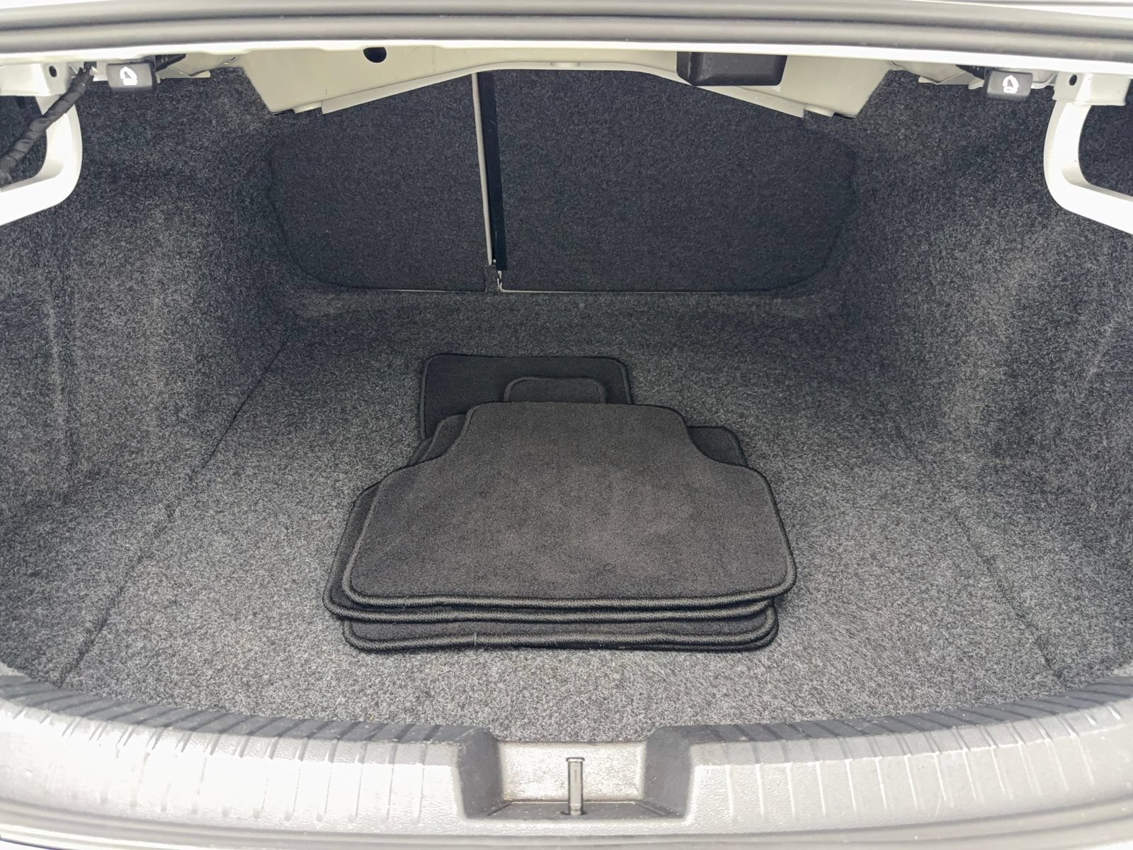 Used 2025 Volkswagen Jetta SE w/ Sunroof Package FWD image 46