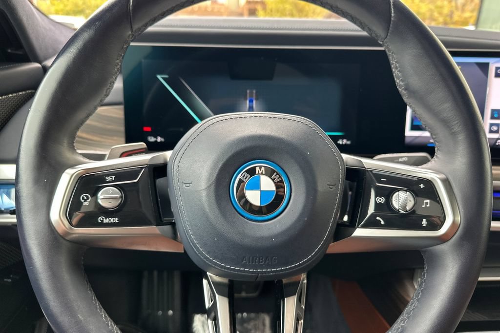 Used 2023 BMW i7 xDrive60 AWD/4WD image 26