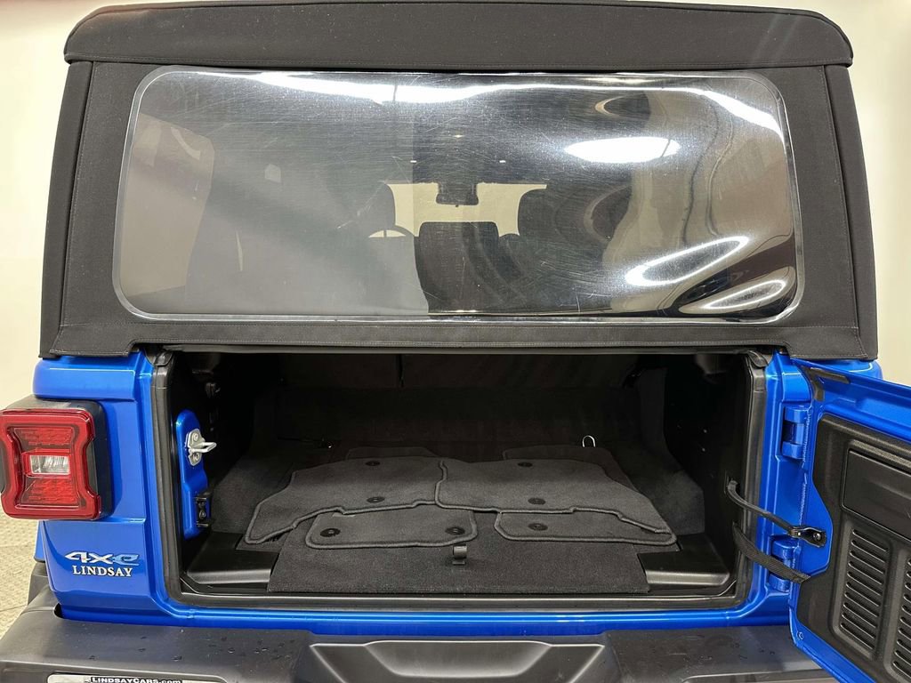 Used 2024 Jeep Wrangler Unlimited Sahara w/ Safety Group image 9