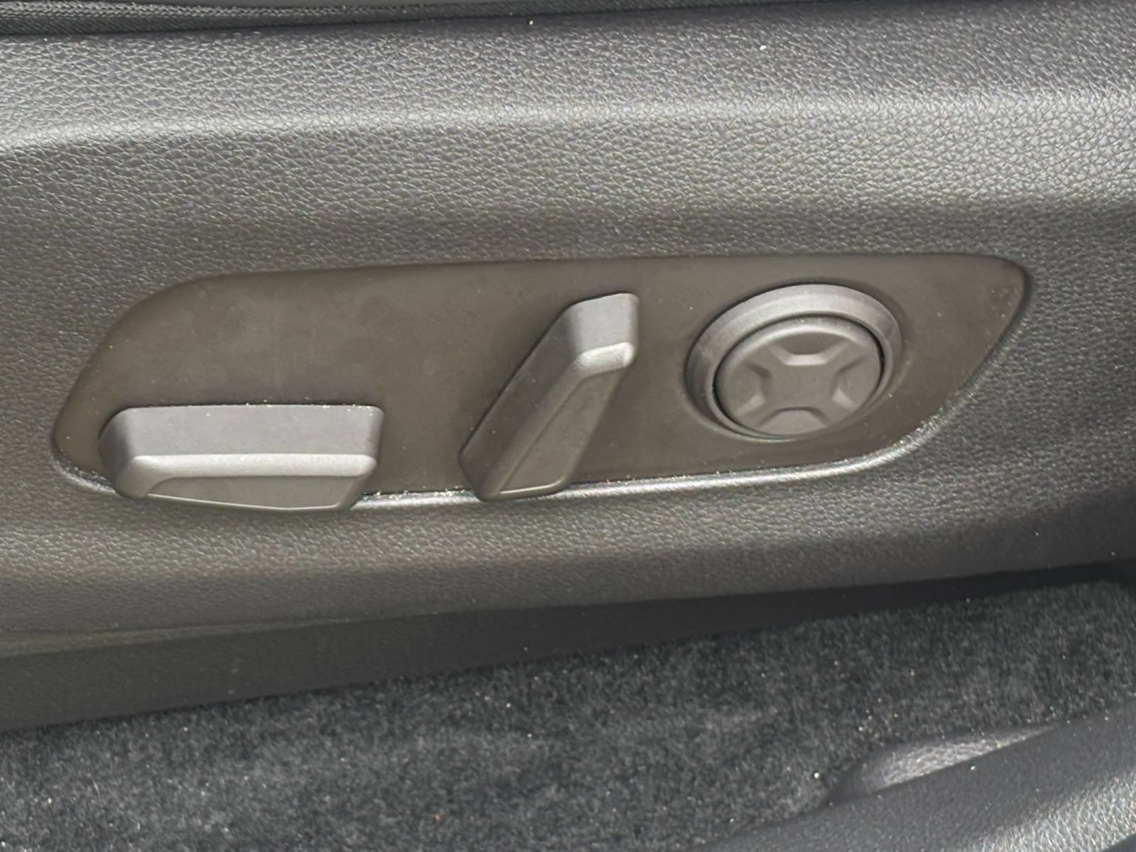 Used 2026 Kia Carnival FWD image 22