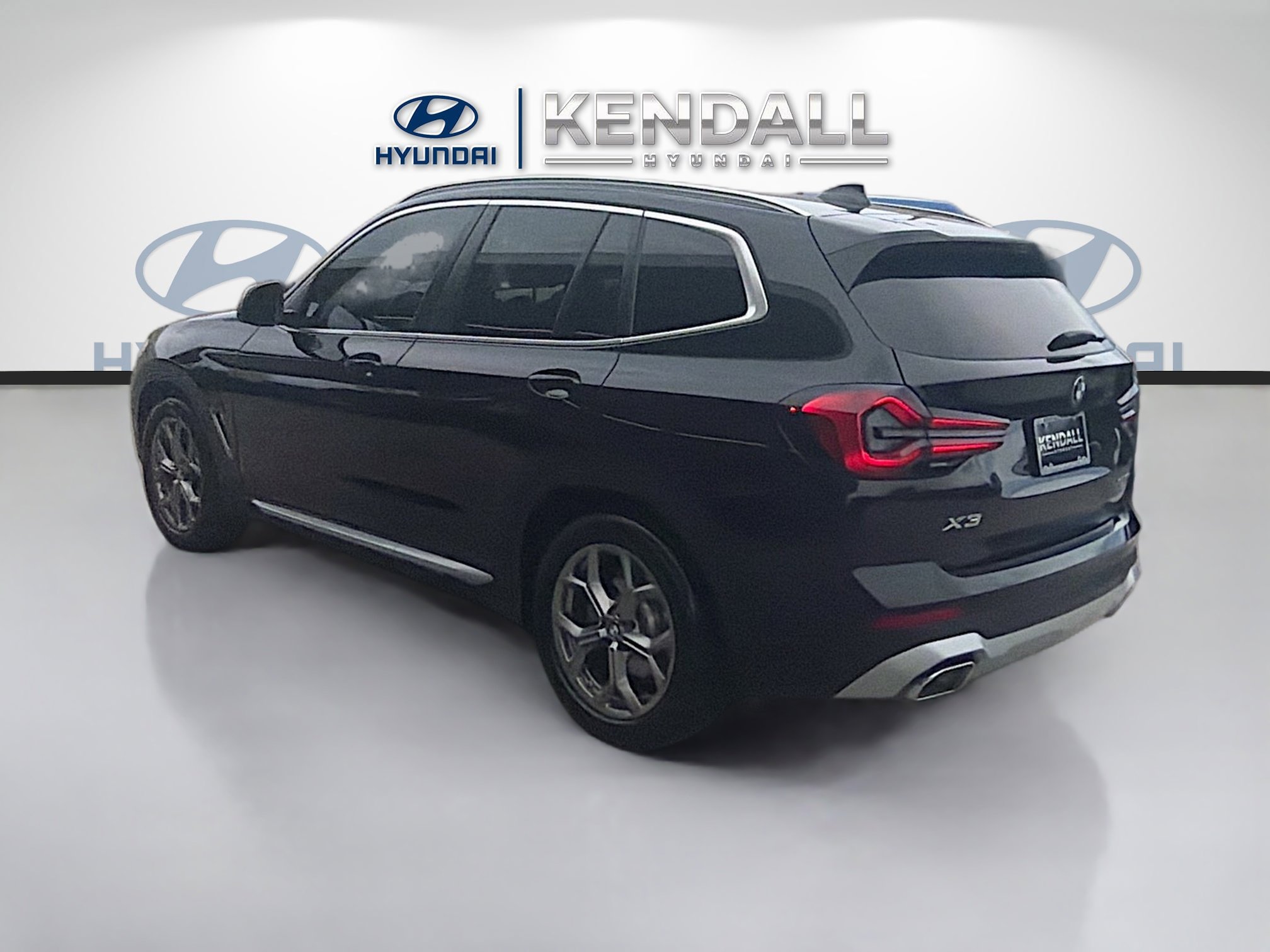 Used 2024 BMW X3 xDrive30i w/ Premium Package w/ZPA AWD/4WD image 4