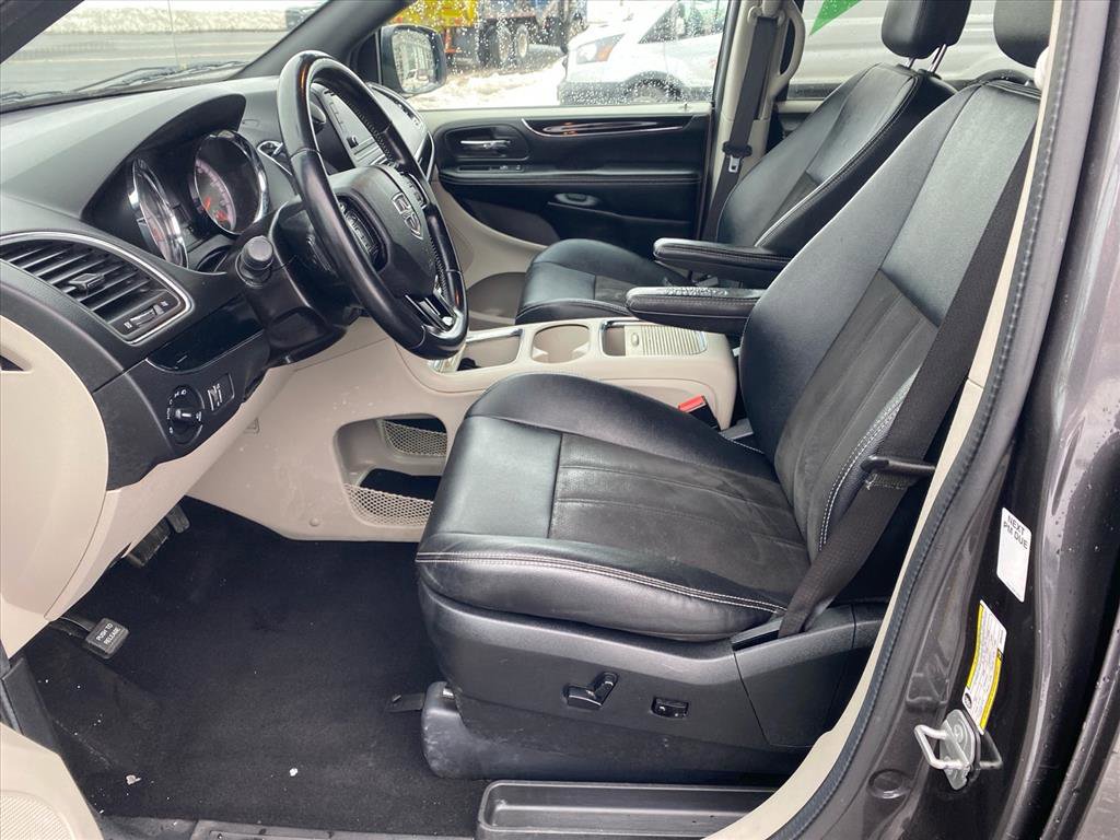 Used 2019 Dodge Grand Caravan SXT image 9