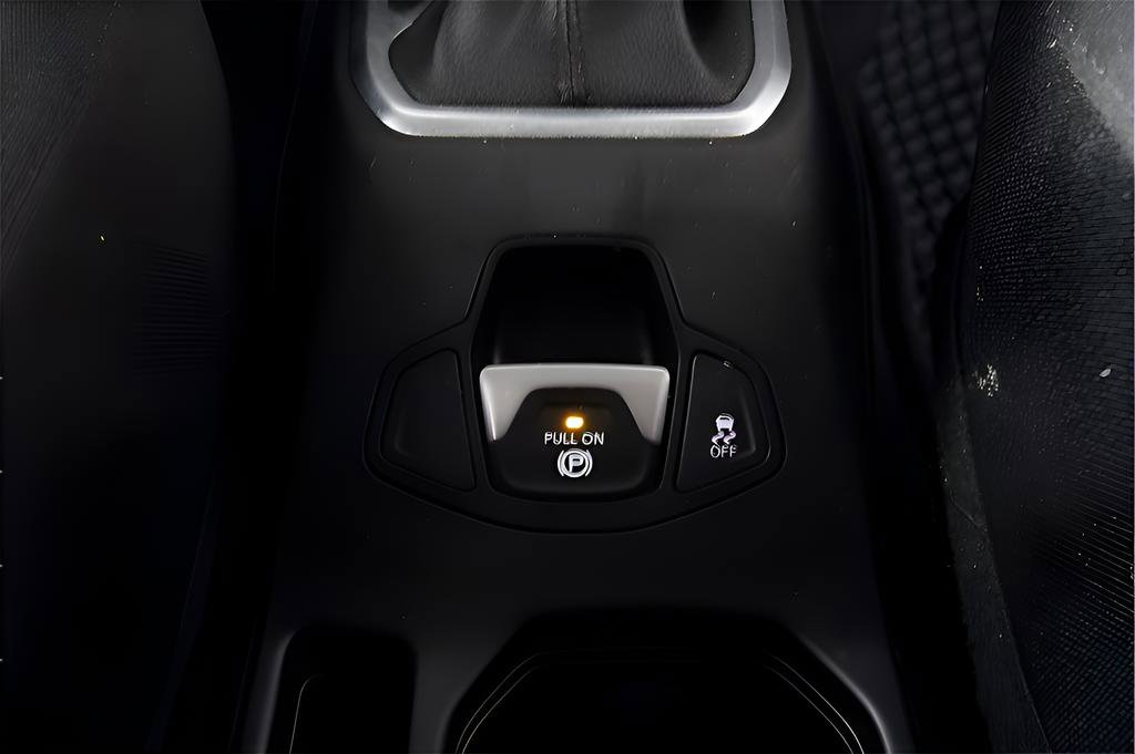 Used 2018 Jeep Renegade Latitude w/ Safety & Security Group AWD/4WD image 17