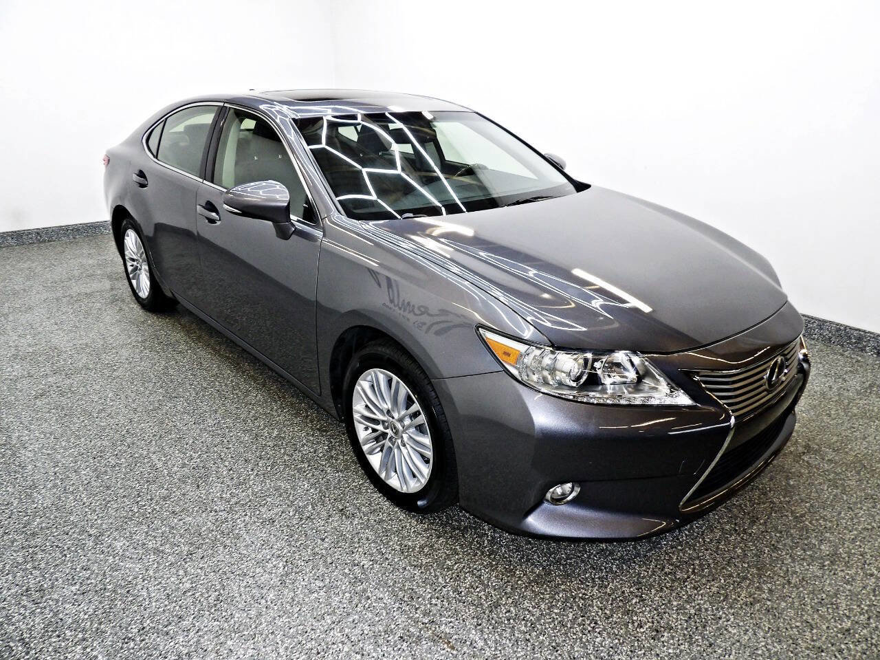 Used 2015 Lexus ES 350 w/ Luxury Package image 3