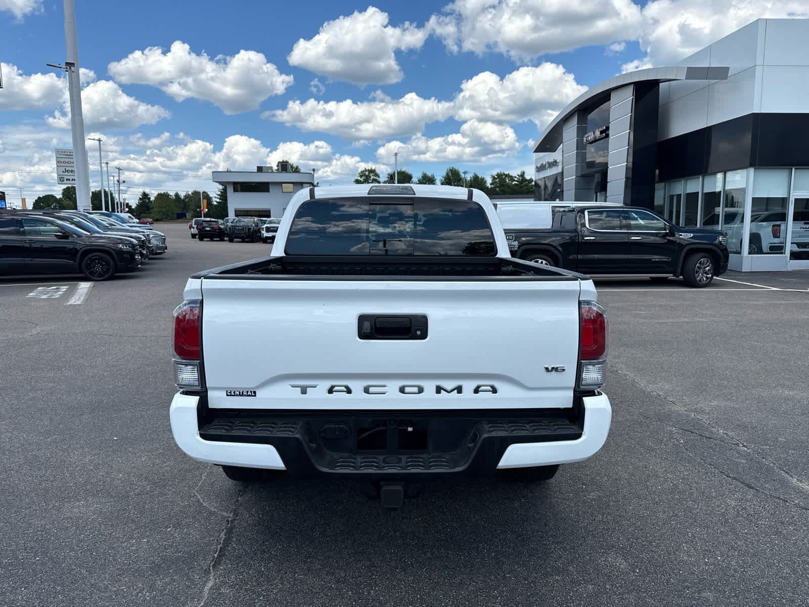 Used 2022 Toyota Tacoma TRD Sport AWD/4WD image 4