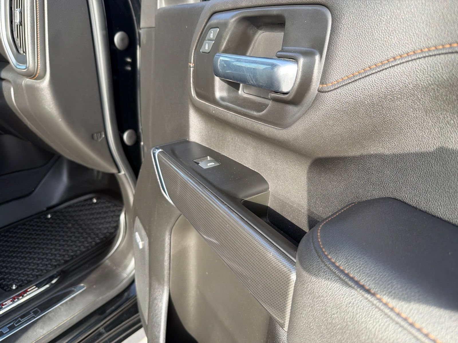 Used 2022 GMC Sierra 2500 AT4 w/ AT4 Preferred Package AWD/4WD image 13