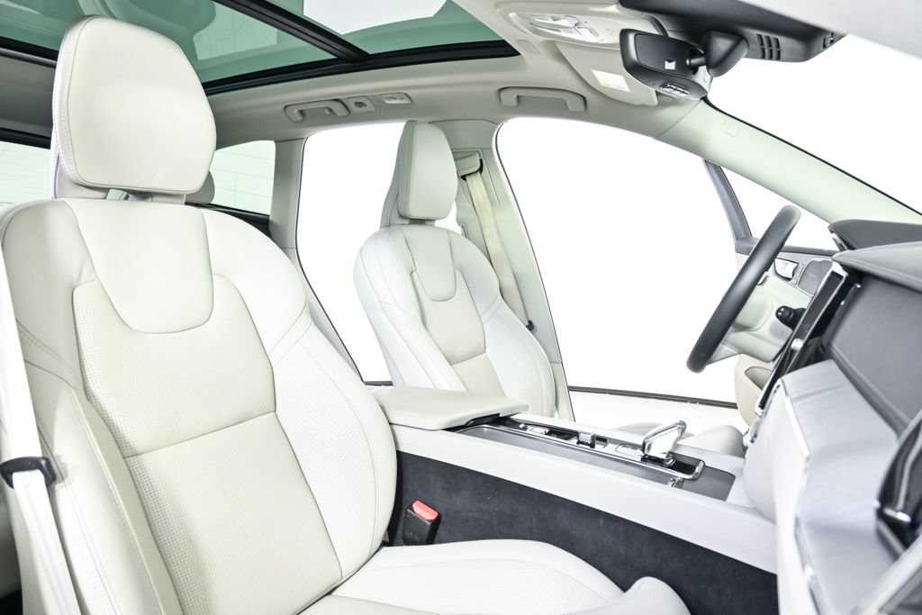 Certified 2024 Volvo XC60 B5 Ultimate AWD/4WD image 25
