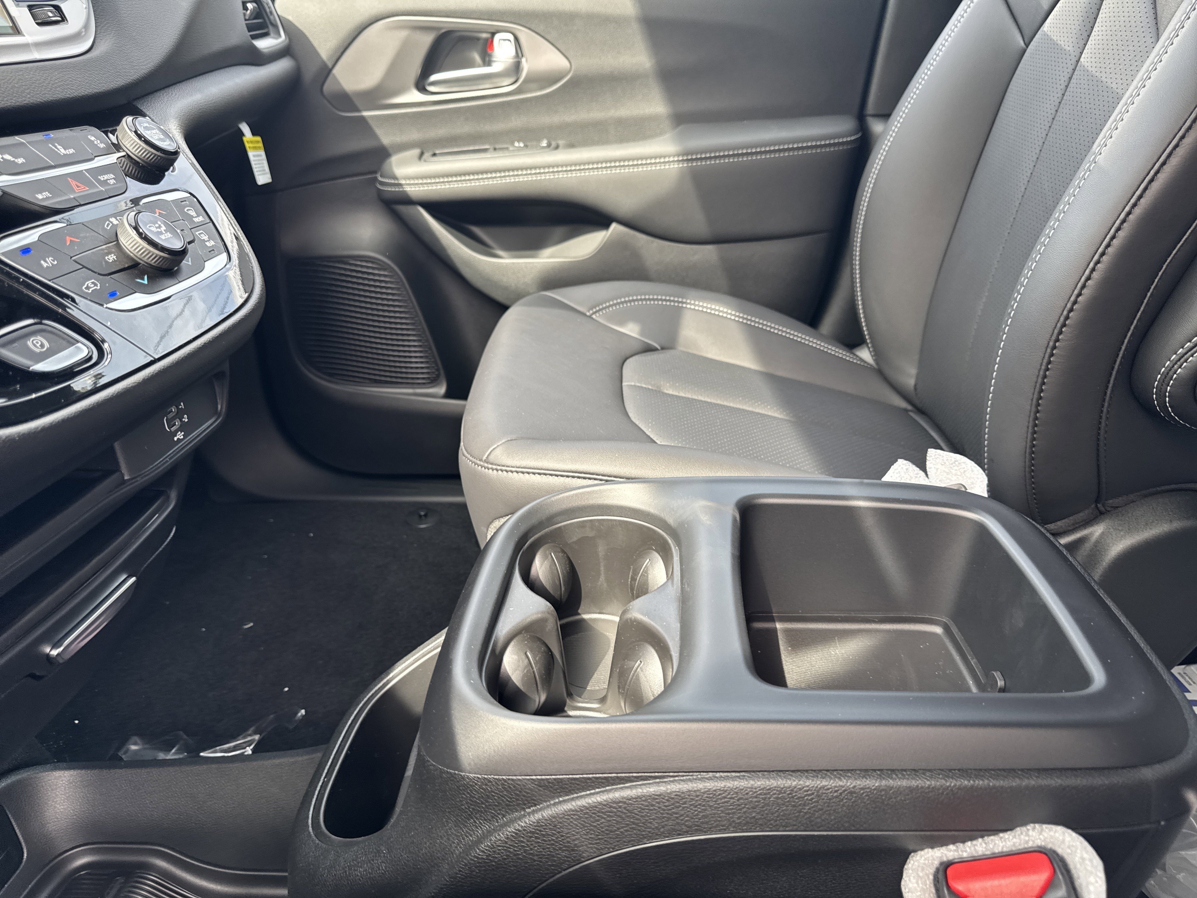 New 2026 Chrysler Voyager LX image 17