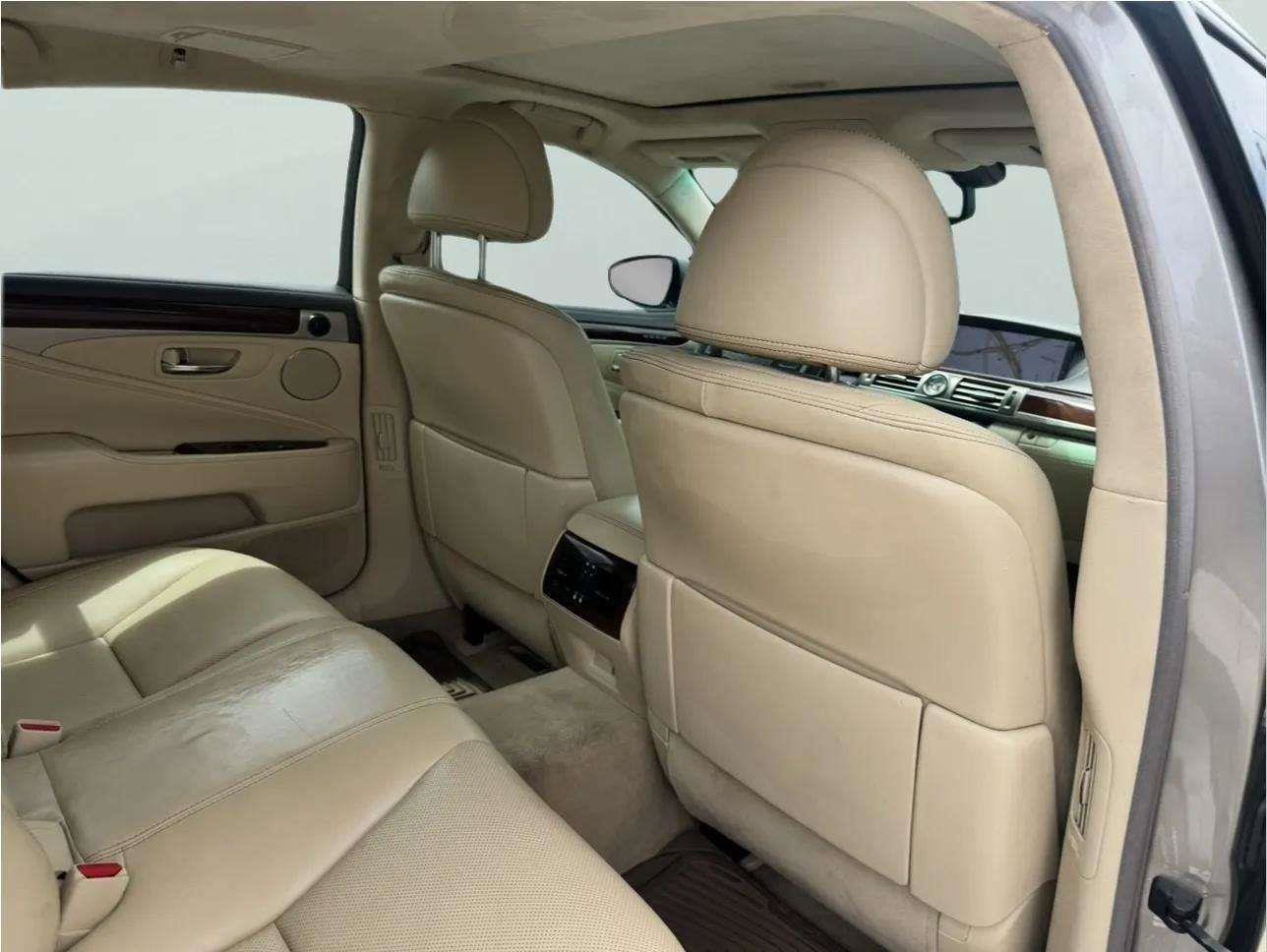 Used 2016 Lexus LS 460 w/ Comfort Package RWD image 49