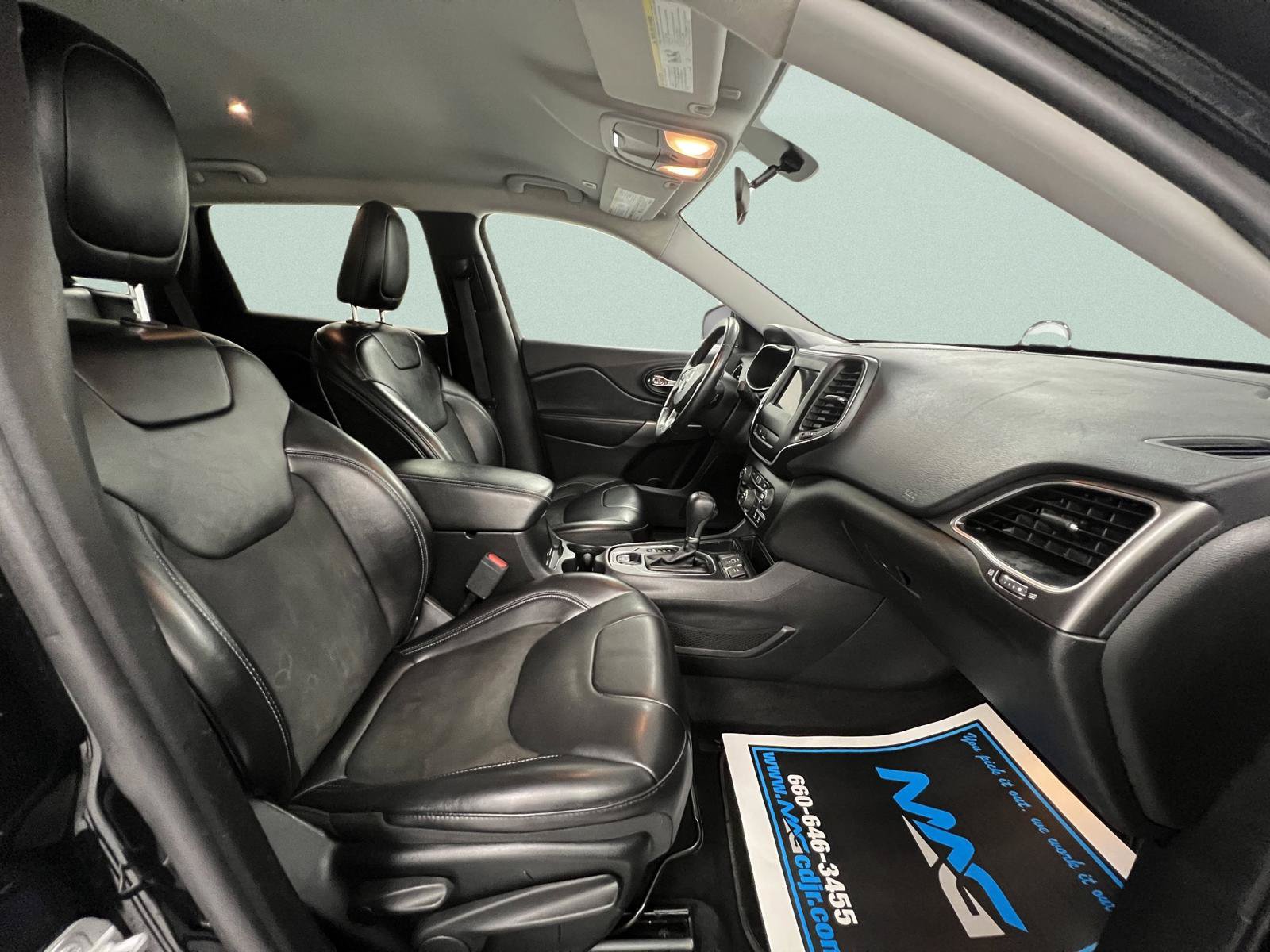 Used 2019 Jeep Cherokee Latitude Plus FWD image 38