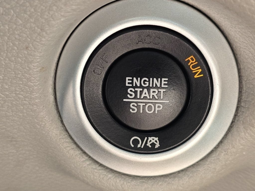 Used 2023 Chrysler Pacifica Touring-L FWD image 31