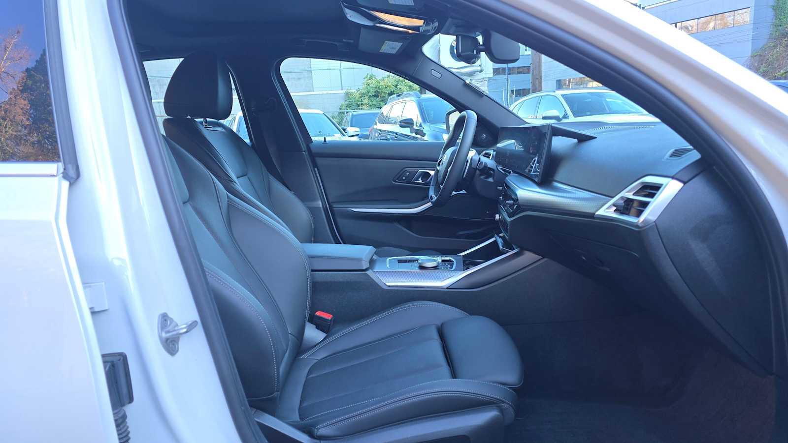Used 2025 BMW 330i xDrive Sedan w/ M Sport Package image 10