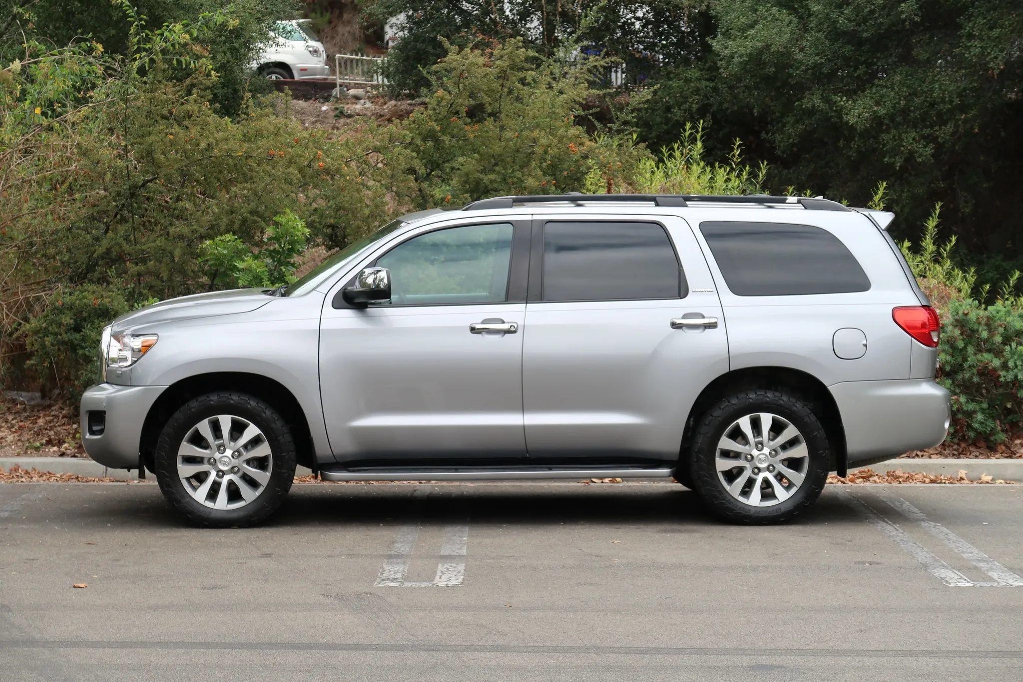 Used 2017 Toyota Sequoia Limited w/ Safety & Convenience Package AWD/4WD image 7