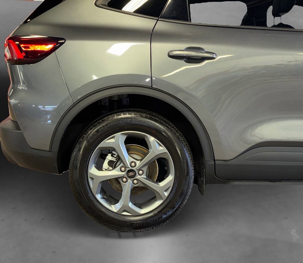 Certified 2025 Ford Escape ST-Line image 9