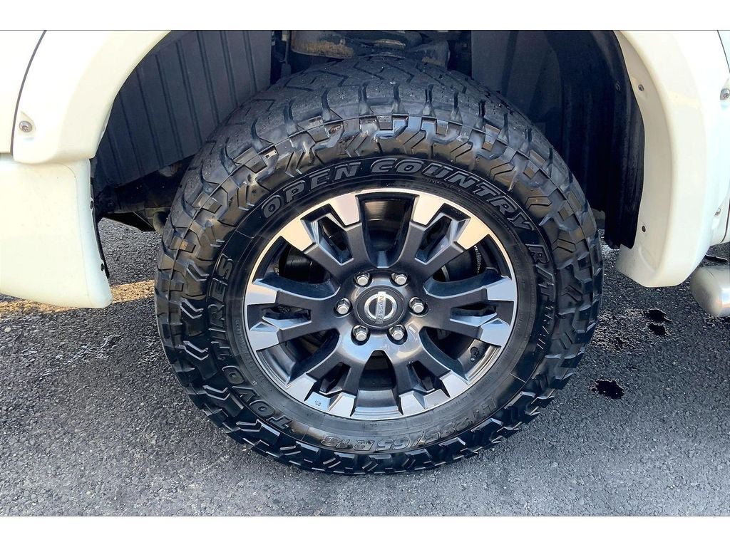 Used 2018 Nissan Titan PRO-4X w/ Pro-4x Convenience Package AWD/4WD image 10