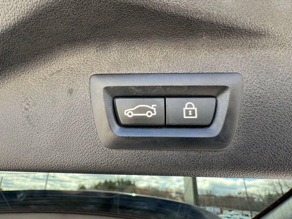 Used 2020 BMW X7 M50i w/ Executive Package image 43