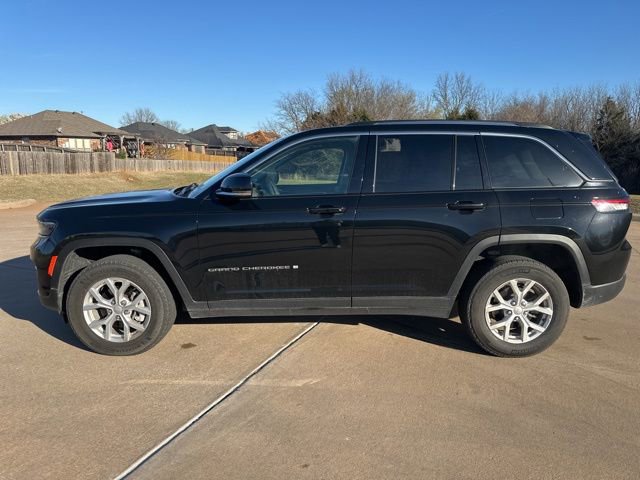 Used 2024 Jeep Grand Cherokee Limited image 2
