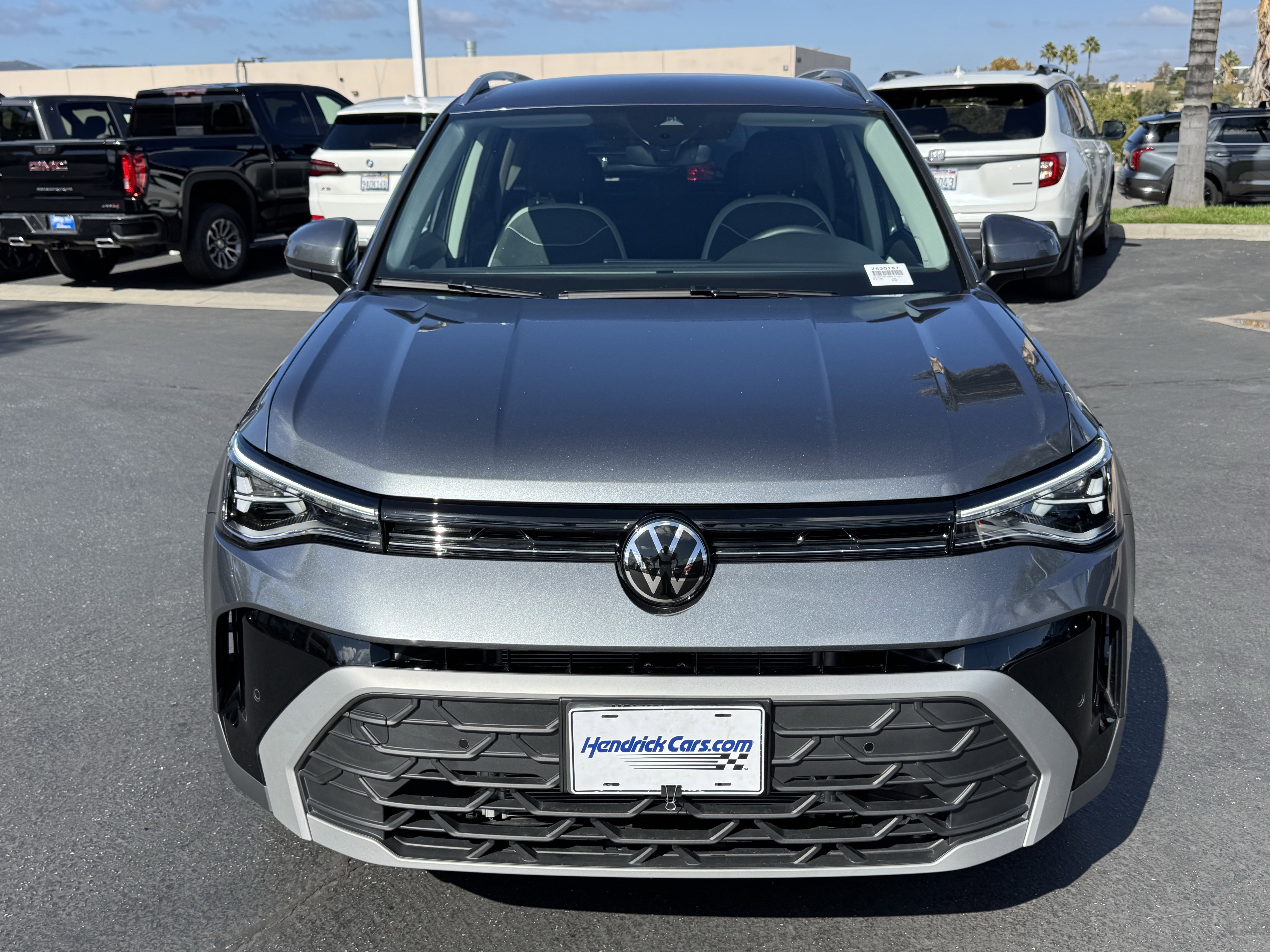 Used 2025 Volkswagen Taos SE image 3