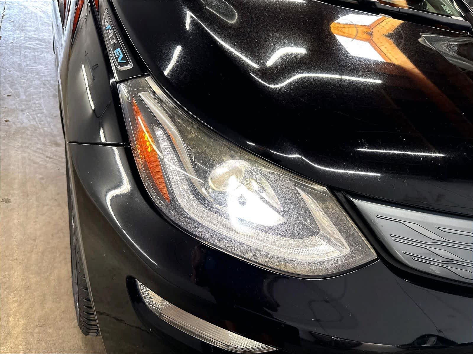 Used 2018 Chevrolet Bolt Premier w/ Driver Confidence II Package FWD image 29