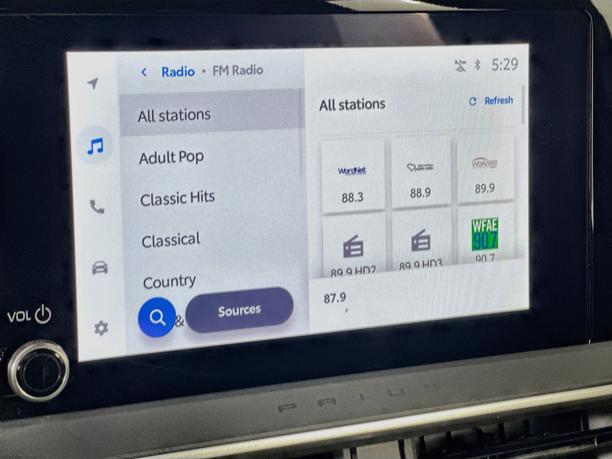 Used 2025 Toyota Prius LE FWD image 21