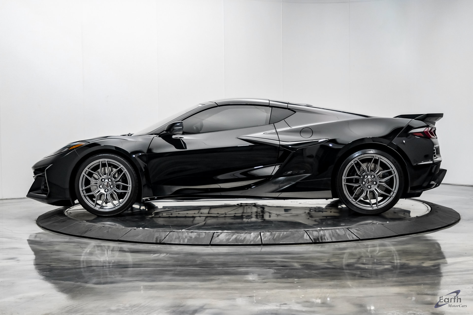 Used 2024 Chevrolet Corvette Z06 RWD image 10