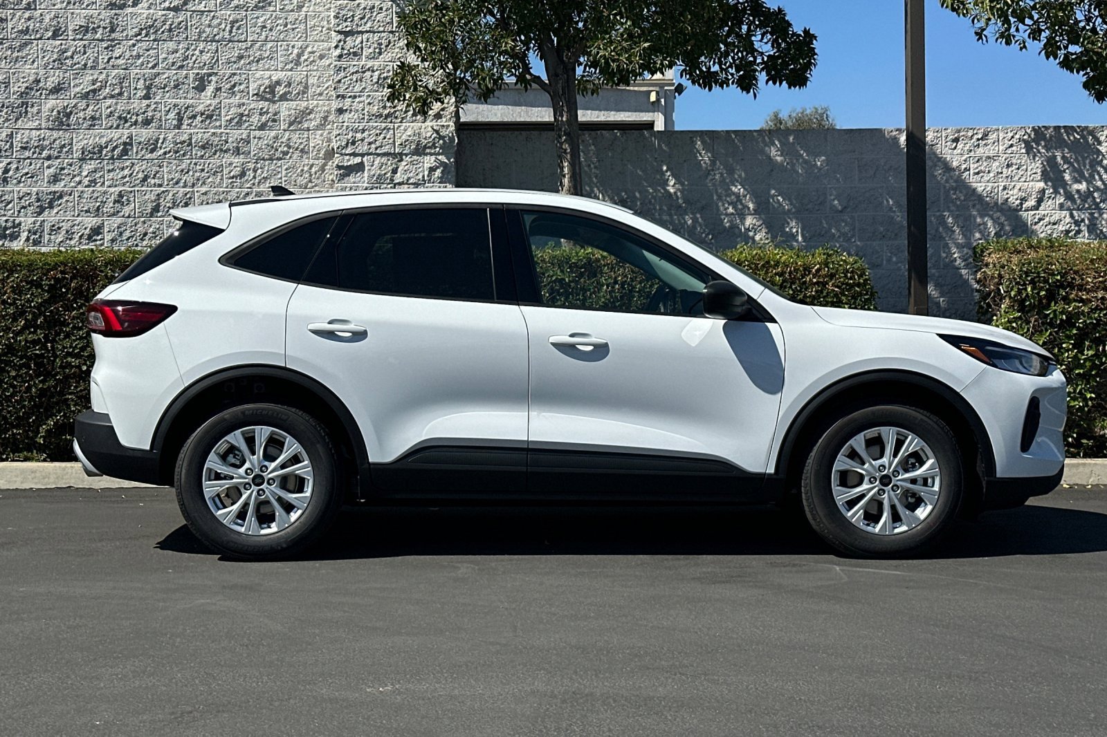 New 2025 Ford Escape Active w/ Tech Pack #1 image 3