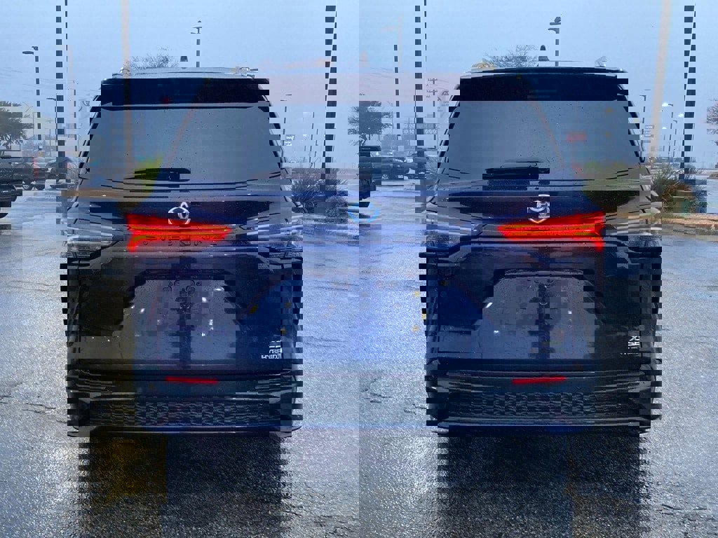 Certified 2022 Toyota Sienna XSE image 6