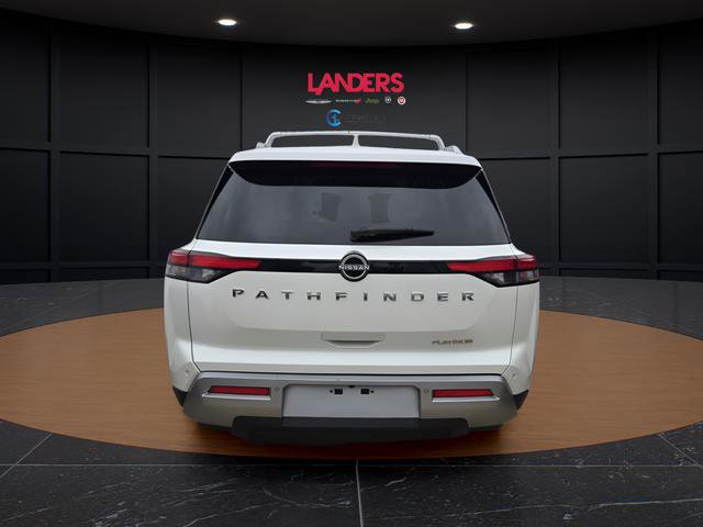 Used 2023 Nissan Pathfinder Platinum FWD image 3