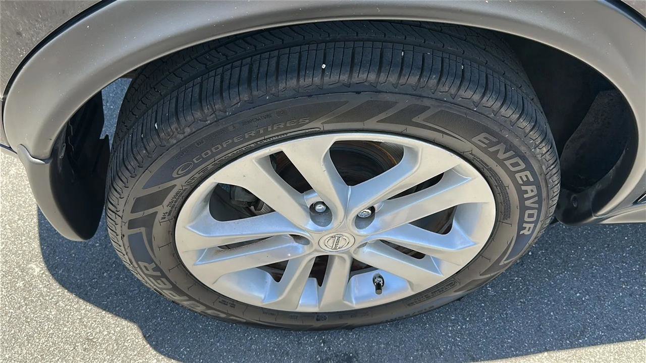 Used 2014 Nissan Juke S FWD image 30