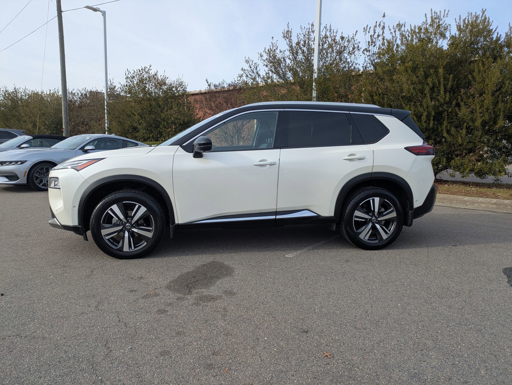 Used 2021 Nissan Rogue Platinum image 7