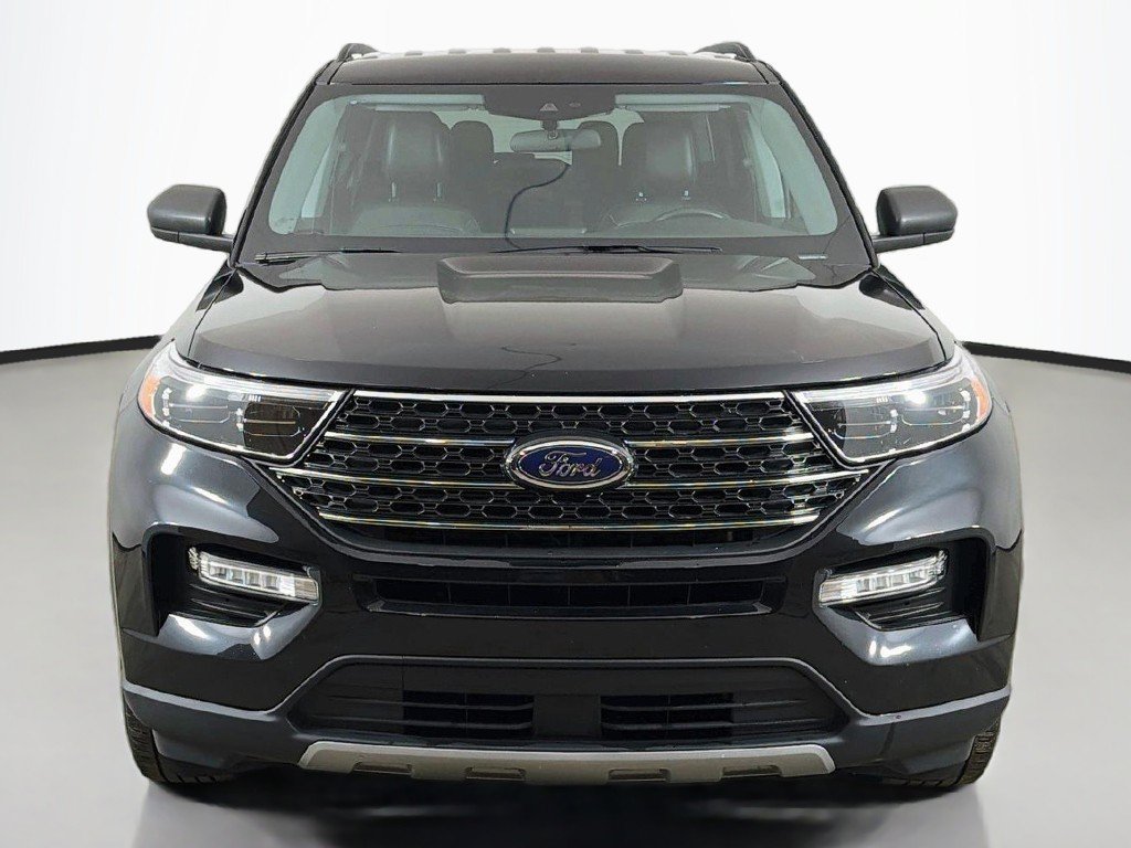 Used 2024 Ford Explorer XLT w/ Equipment Group 202A AWD/4WD image 12