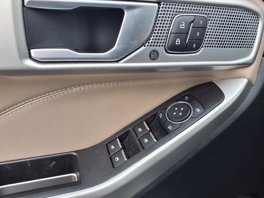 Used 2023 Ford Explorer Limited w/ Equipment Group 301A image 17