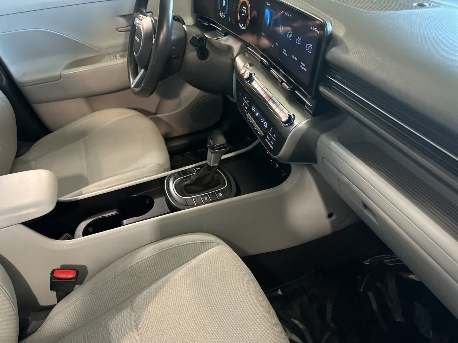 Used 2024 Hyundai Kona SEL AWD/4WD image 17