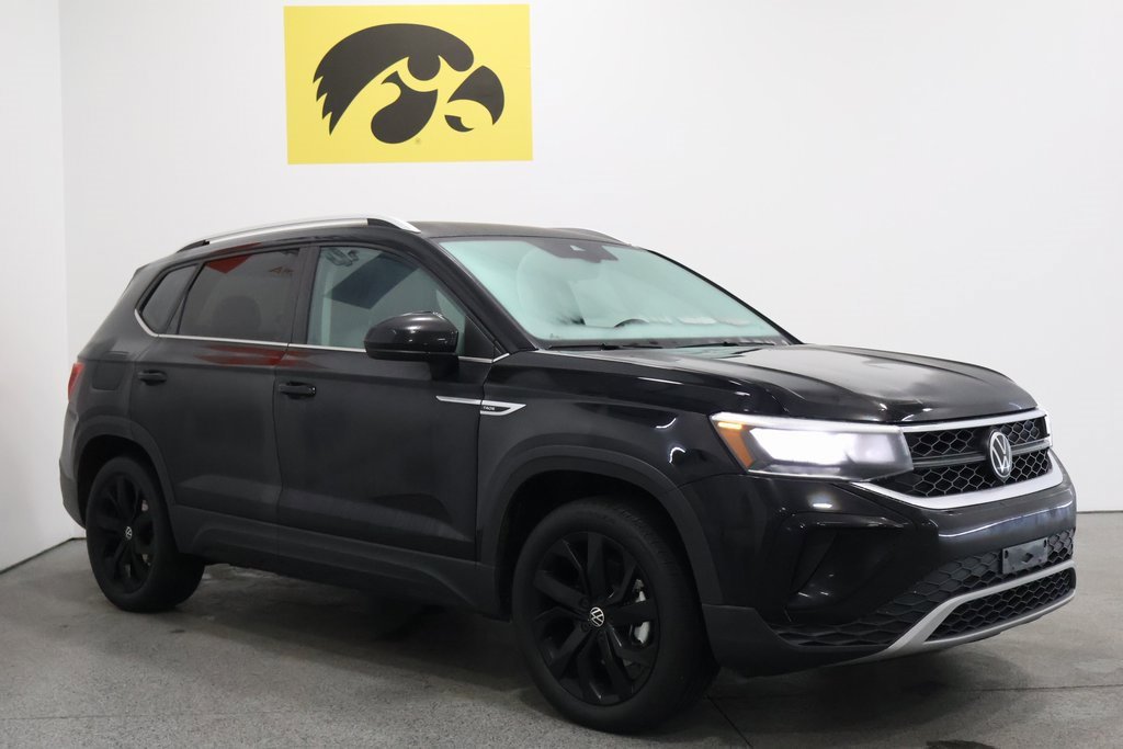 Used 2023 Volkswagen Taos SE w/ Panoramic Sunroof Package image 6