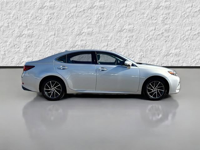 Used 2017 Lexus ES 350 image 2