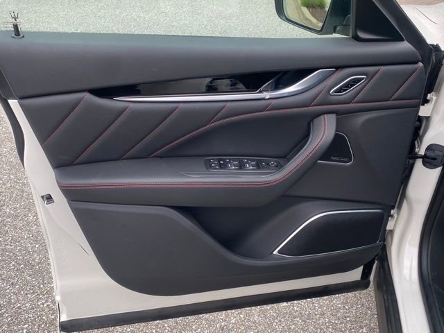 Used 2024 Maserati Levante GT Ultima image 17