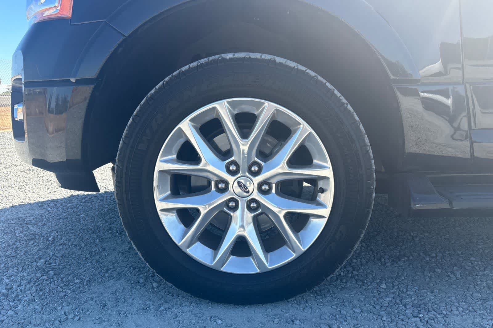 Used 2017 Ford Expedition Limited RWD image 12