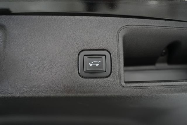 Used 2022 GMC Terrain SLE w/ Driver Convenience Package image 10