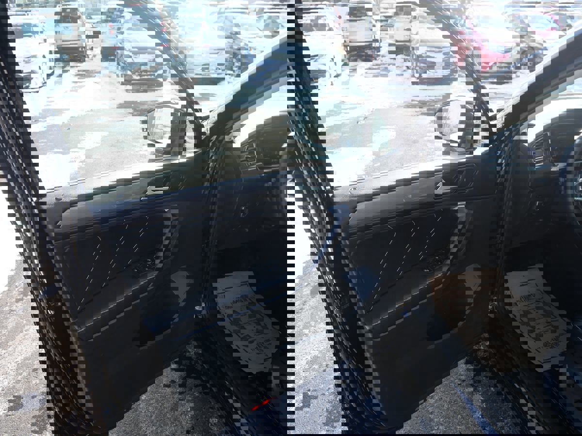 Used 2022 Volkswagen Tiguan SE image 14