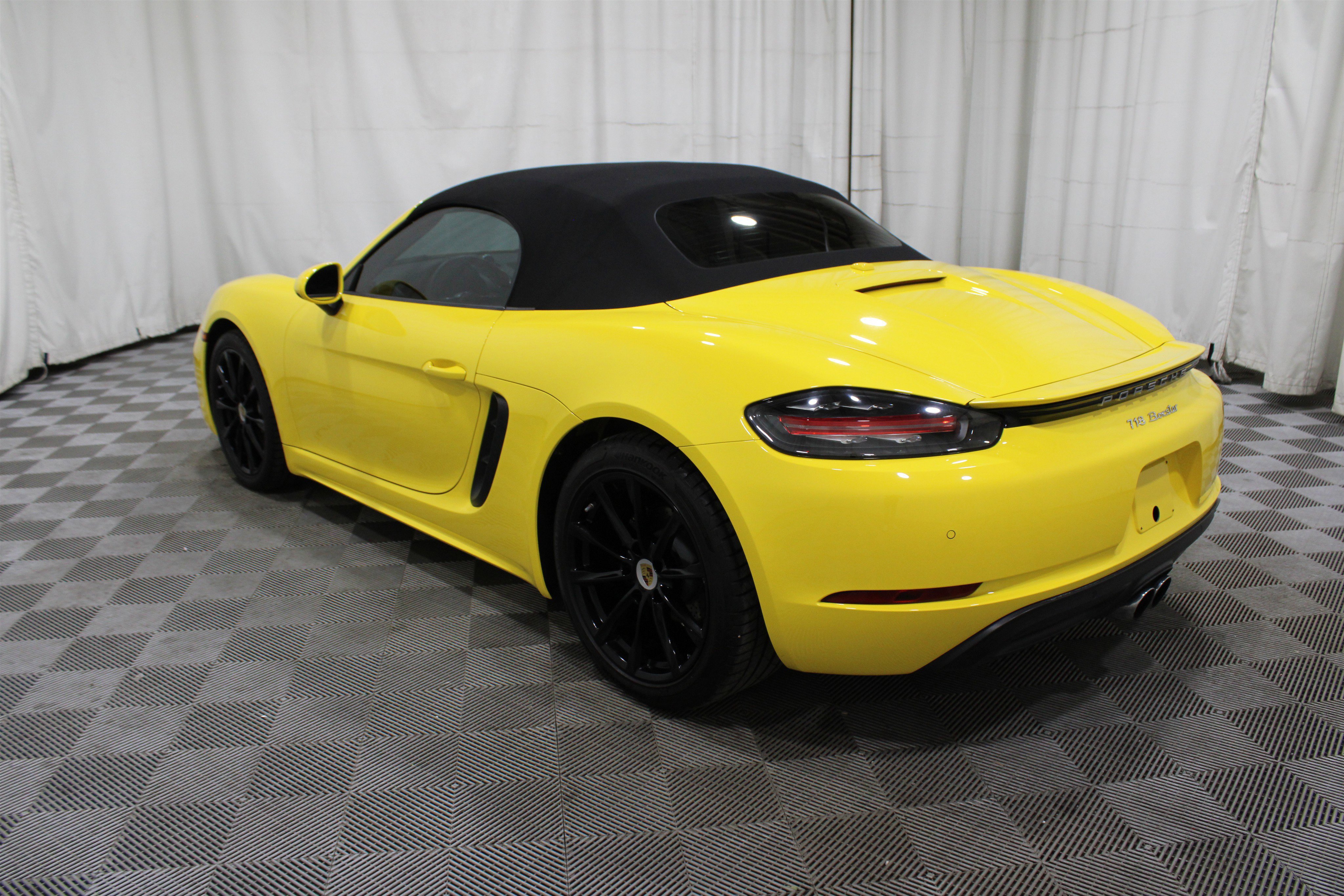 Used 2023 Porsche 718 Boxster w/ Sport Chrono Package image 30
