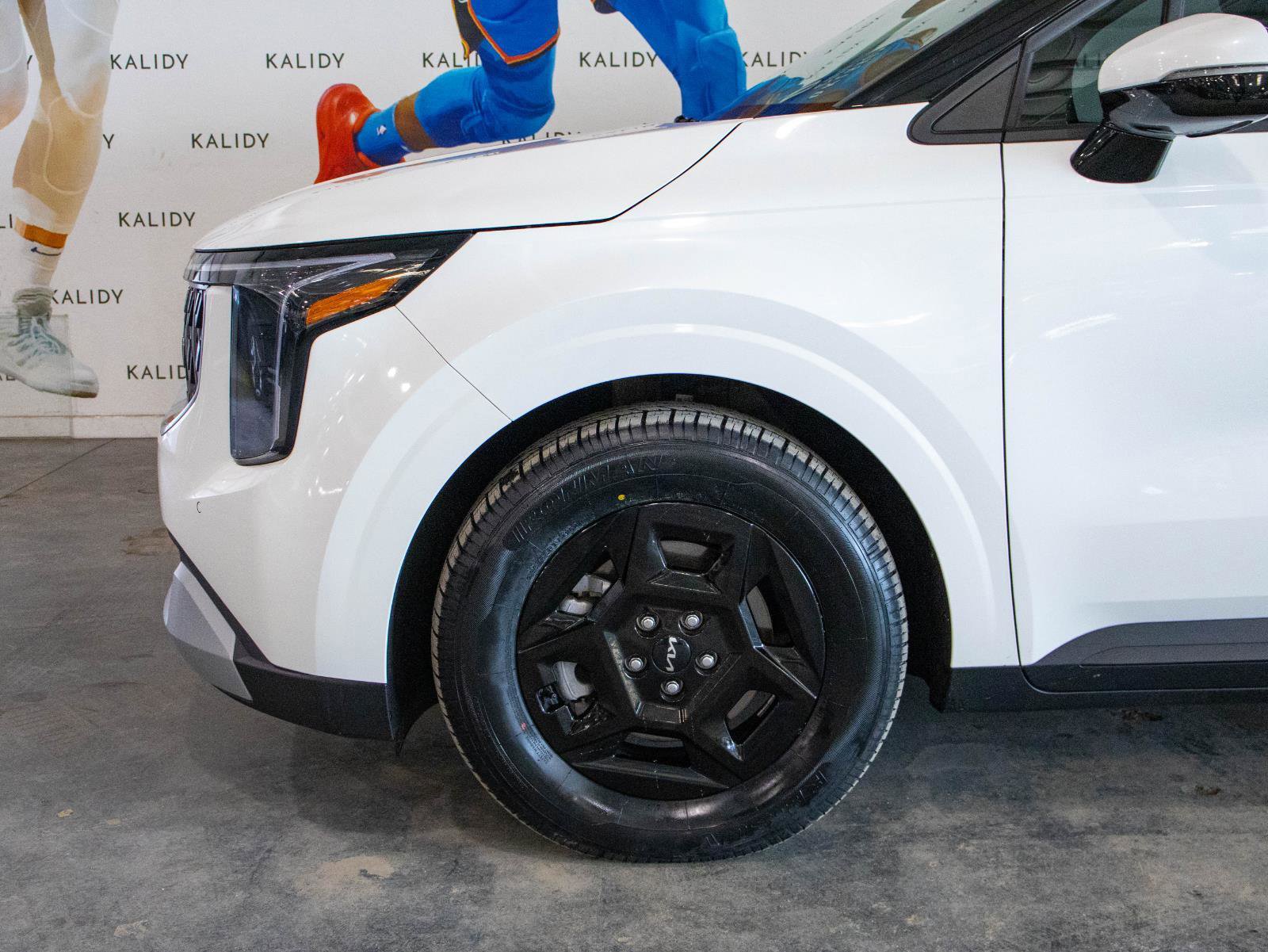 Used 2025 Kia Carnival image 16