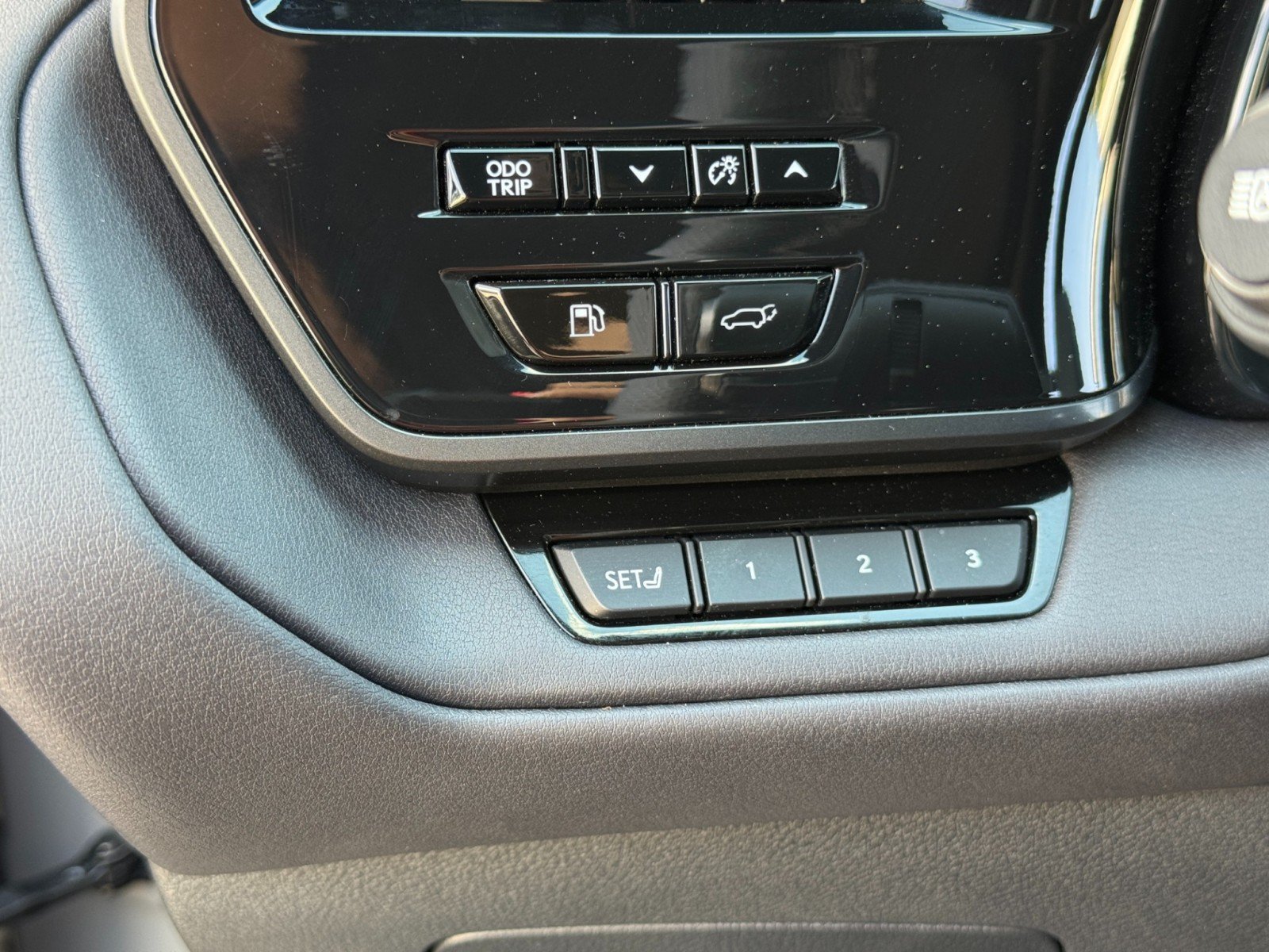 Used 2024 Lexus TX 500h AWD w/ Technology Package image 18