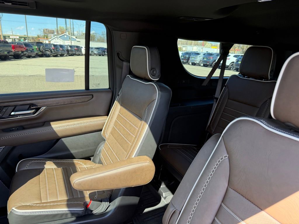New 2026 GMC Yukon XL Denali Ultimate w/ LPO, Illumination Package AWD/4WD image 9