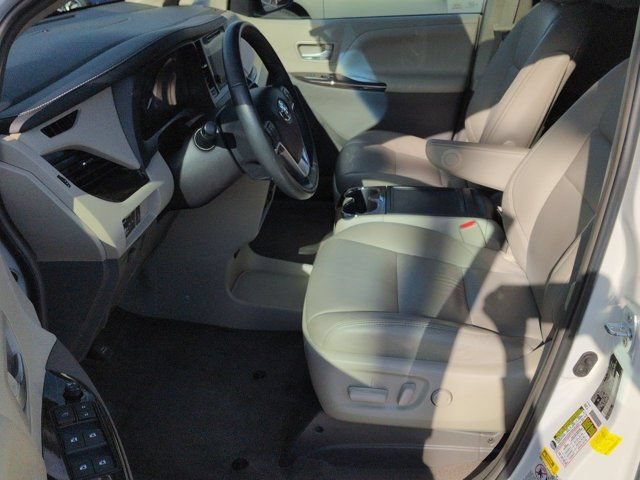 Certified 2017 Toyota Sienna XLE Premium FWD image 8