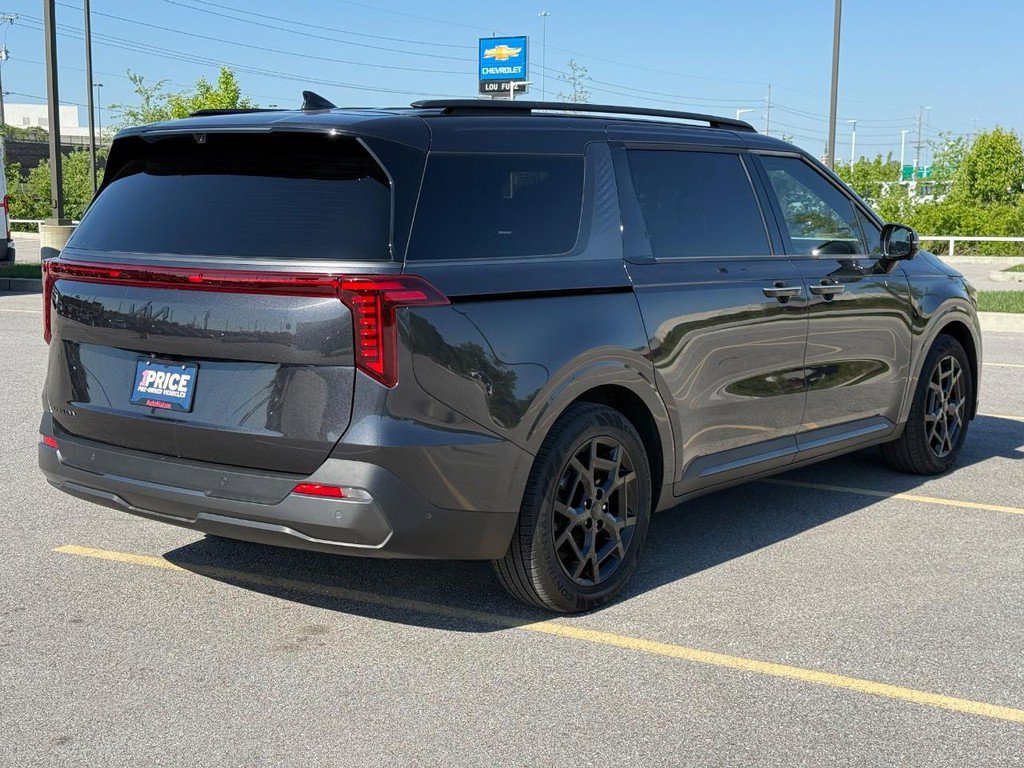 Used 2025 Kia Carnival SX Prestige image 6