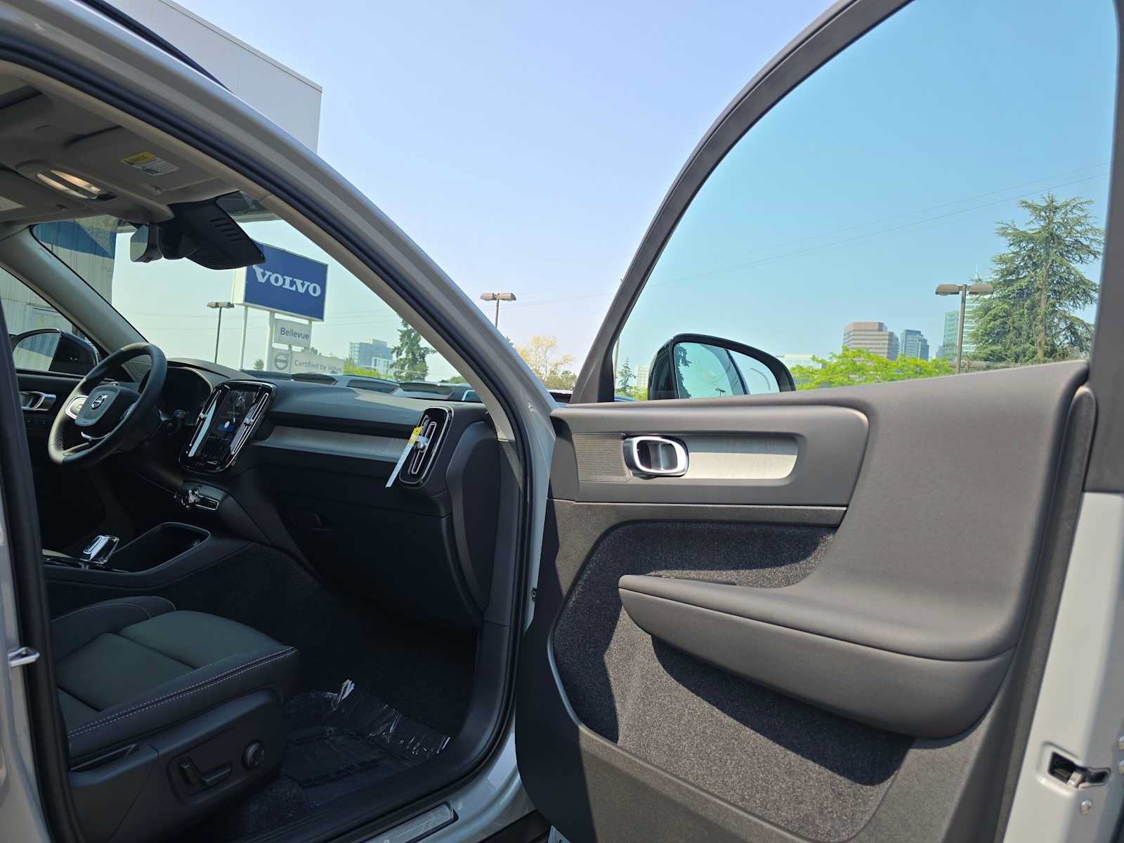New 2026 Volvo XC40 B5 Plus w/ Protection Package Premier AWD/4WD image 11